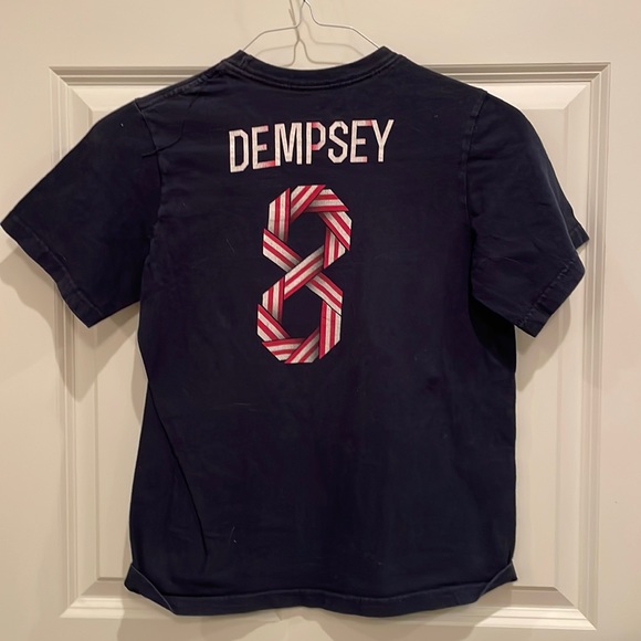 COPY 2 - Nike YL USA soccer T-Shrt 8 Dempsey - Picture 4 of 5